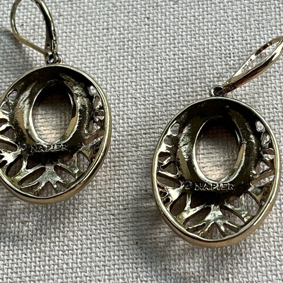 🌹 Napier Vintage Red & Gold Oval Dangle Earrings 🌹 - Picture 3 of 4